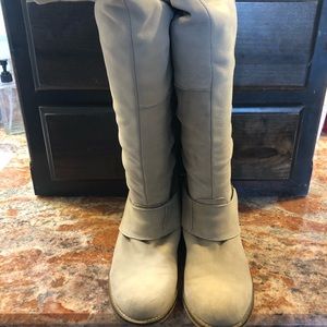 Women’s suede boots
